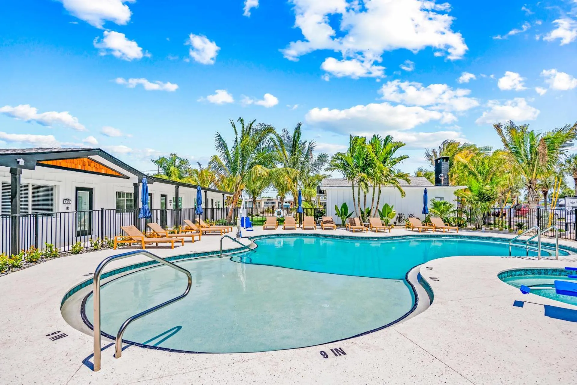 Dog Friendly Hotel $Bradenton Beach - $Pelican Post at Anna Maria Island Inn