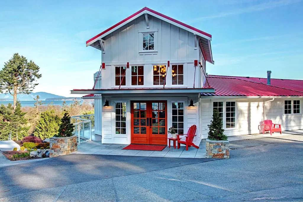Dog Friendly Inn $Anacortes - $Anacortes Ship Harbor Inn