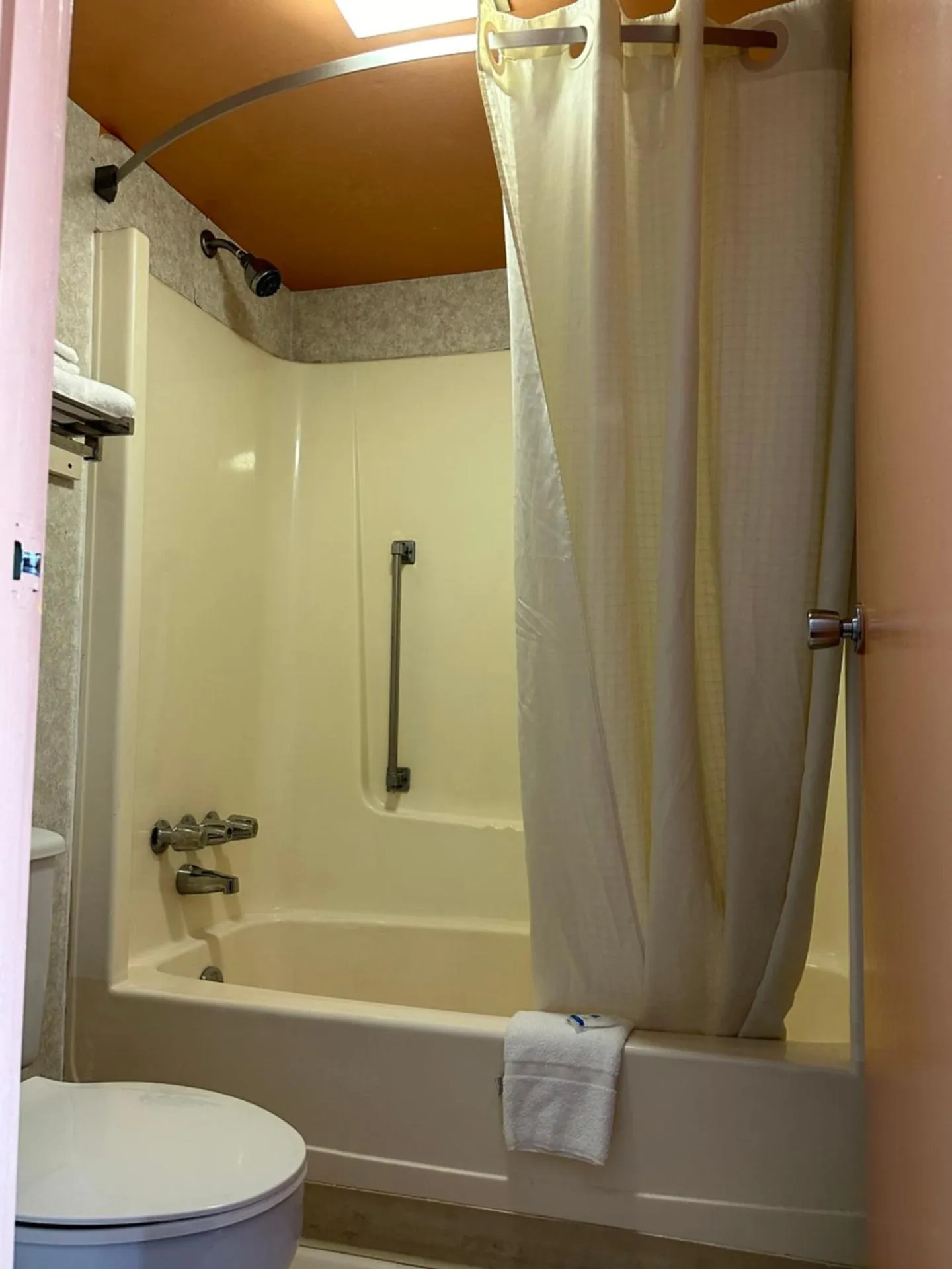 Americas Best Value Inn & Suites-Dalton, GA - I-75, Exit- 328