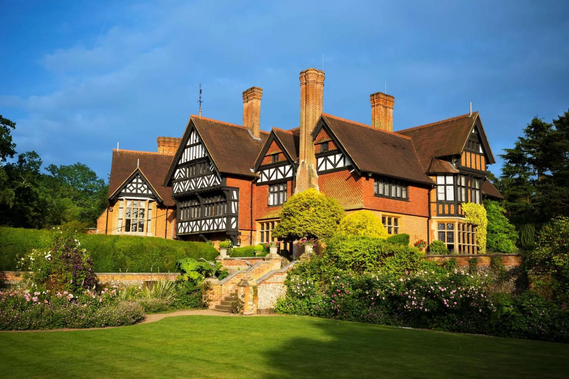 Dog Friendly Hotel $Harrow - $Best Western PLUS Grim's Dyke Hotel
