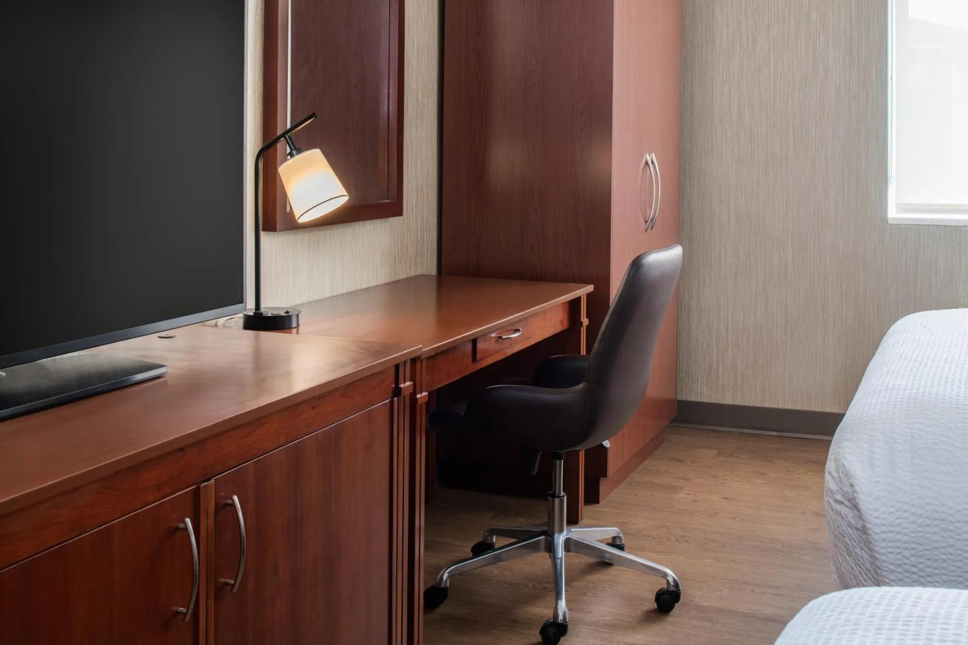 Dog Friendly Hotel $Bellingham - $Four Points by Sheraton Bellingham Hotel & Conference Center