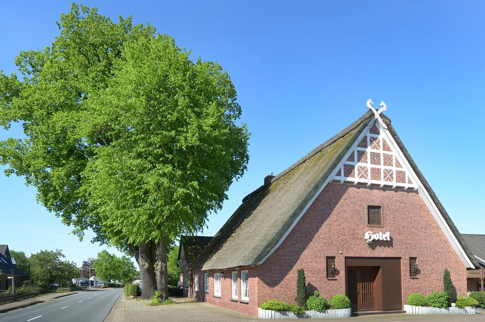 Dog Friendly Hotel $Buxtehude - $Landhotel Zur Eiche