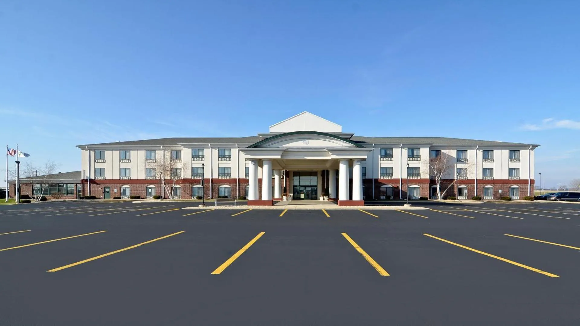 Dog Friendly Hotel $Fort Atkinson - $Holiday Inn Express Hotel & Suites Fort Atkinson, an IHG Hotel