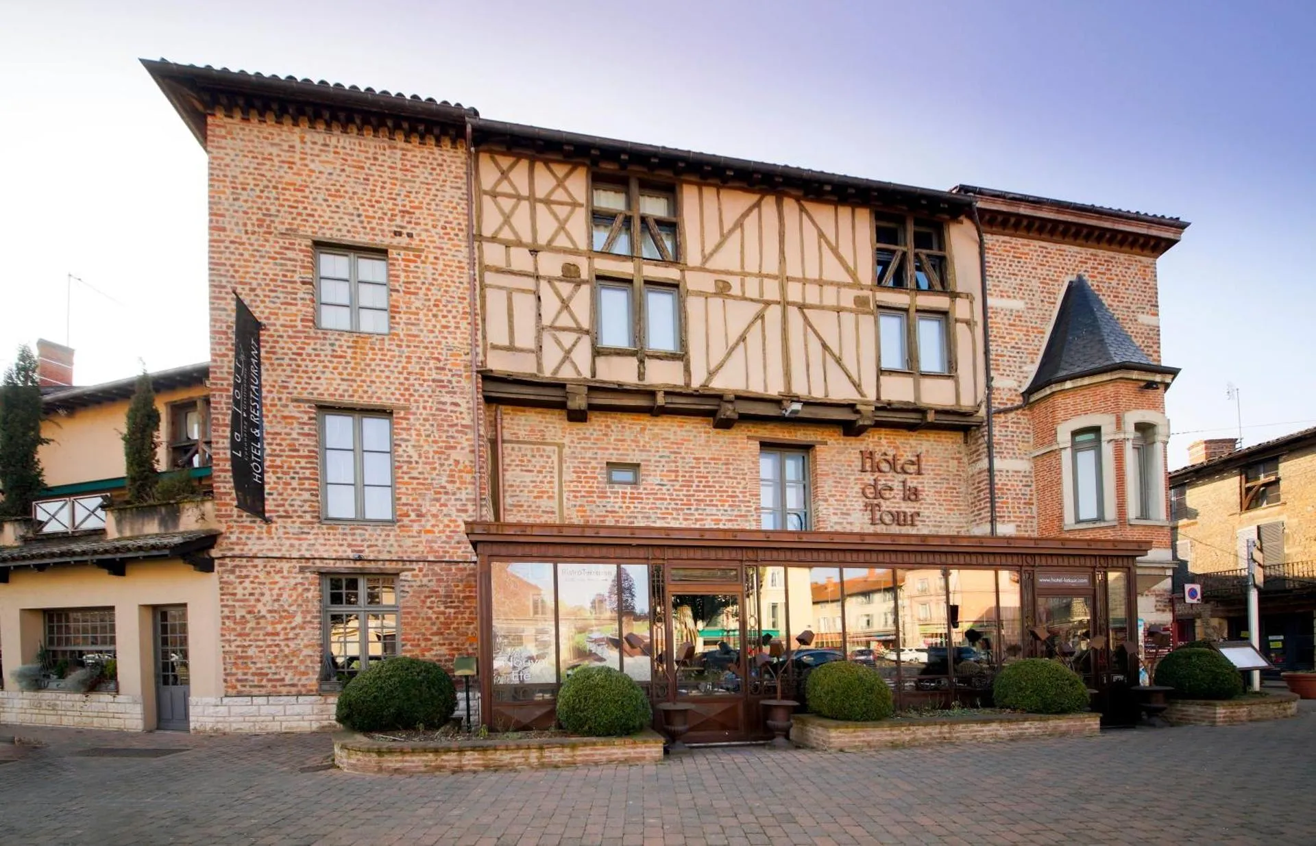 Dog Friendly Hotel $Châtillon-sur-Chalaronne - $La Tour Cocooning & Gastronomie