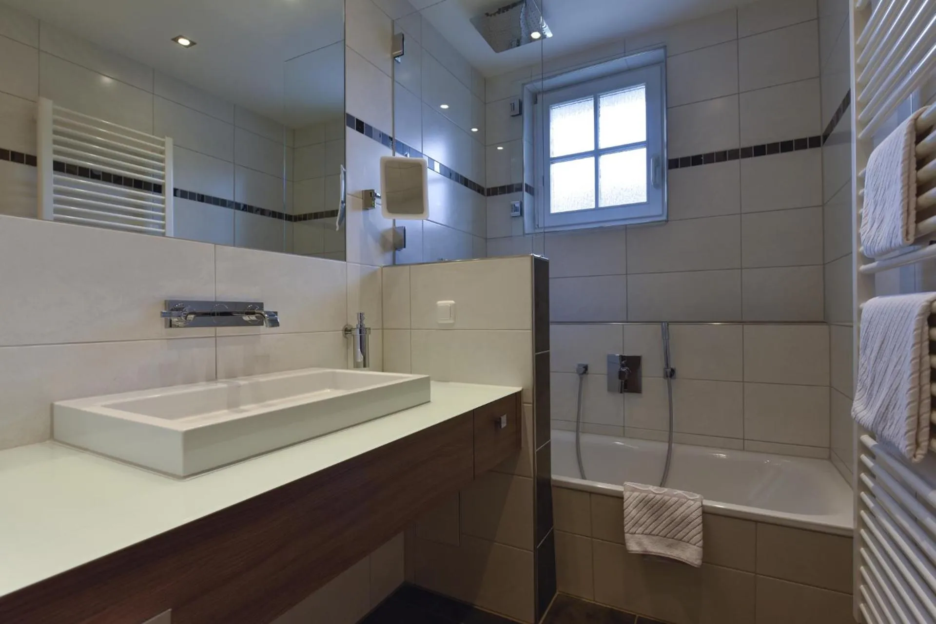 Dog Friendly Hotel $Berlin - $Landhaus Alpinia