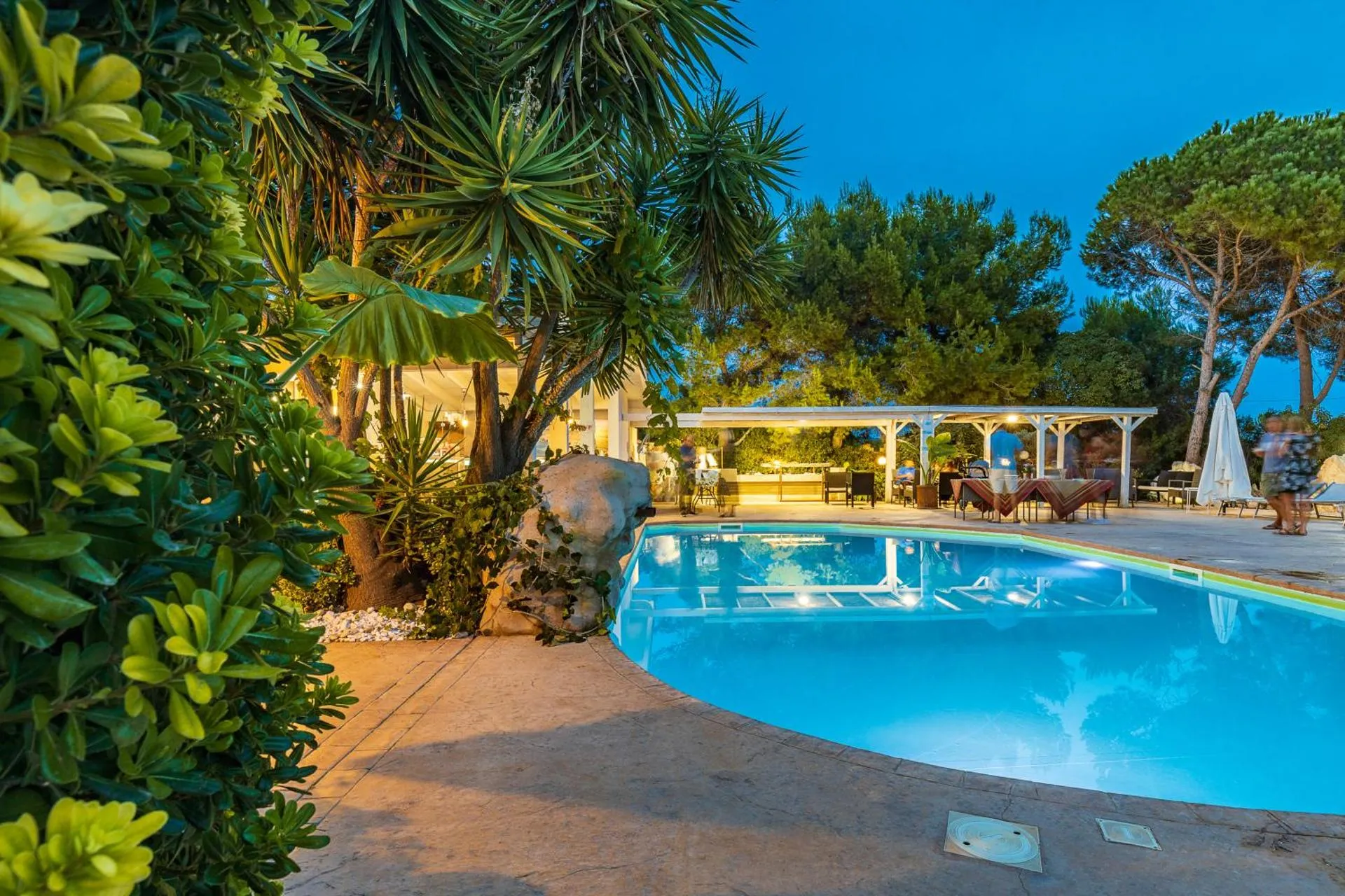 Dog Friendly Aparthotel $Putzu Idu - $Albergo Residenziale Menhirs