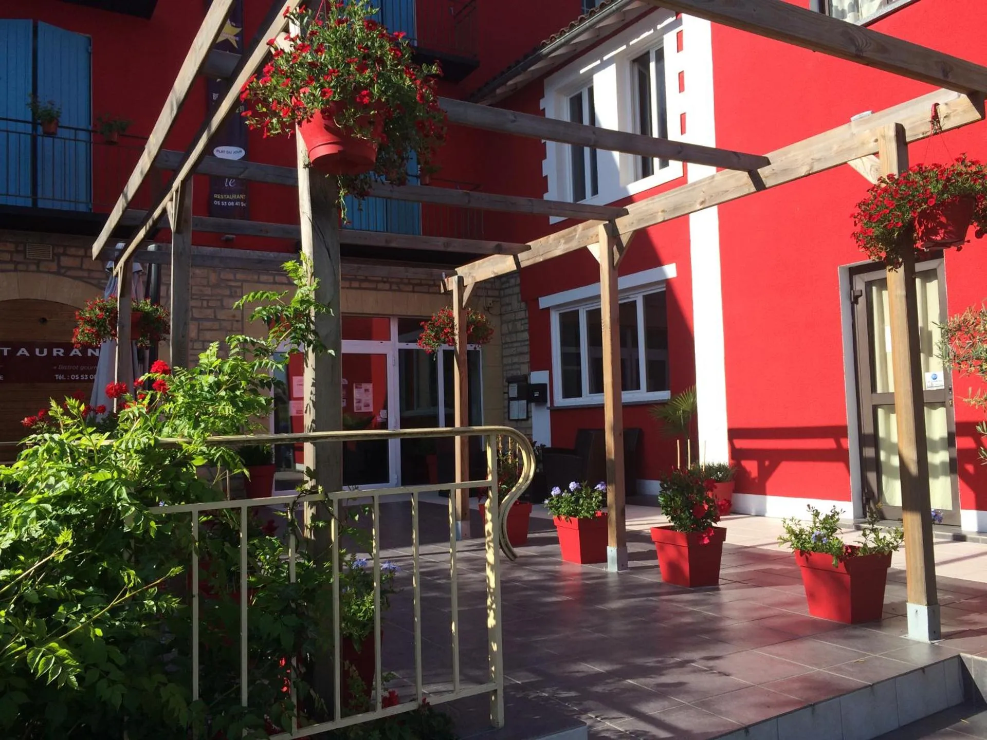 Dog Friendly Hotel $Chancelade - $Hôtel de La Beauronne