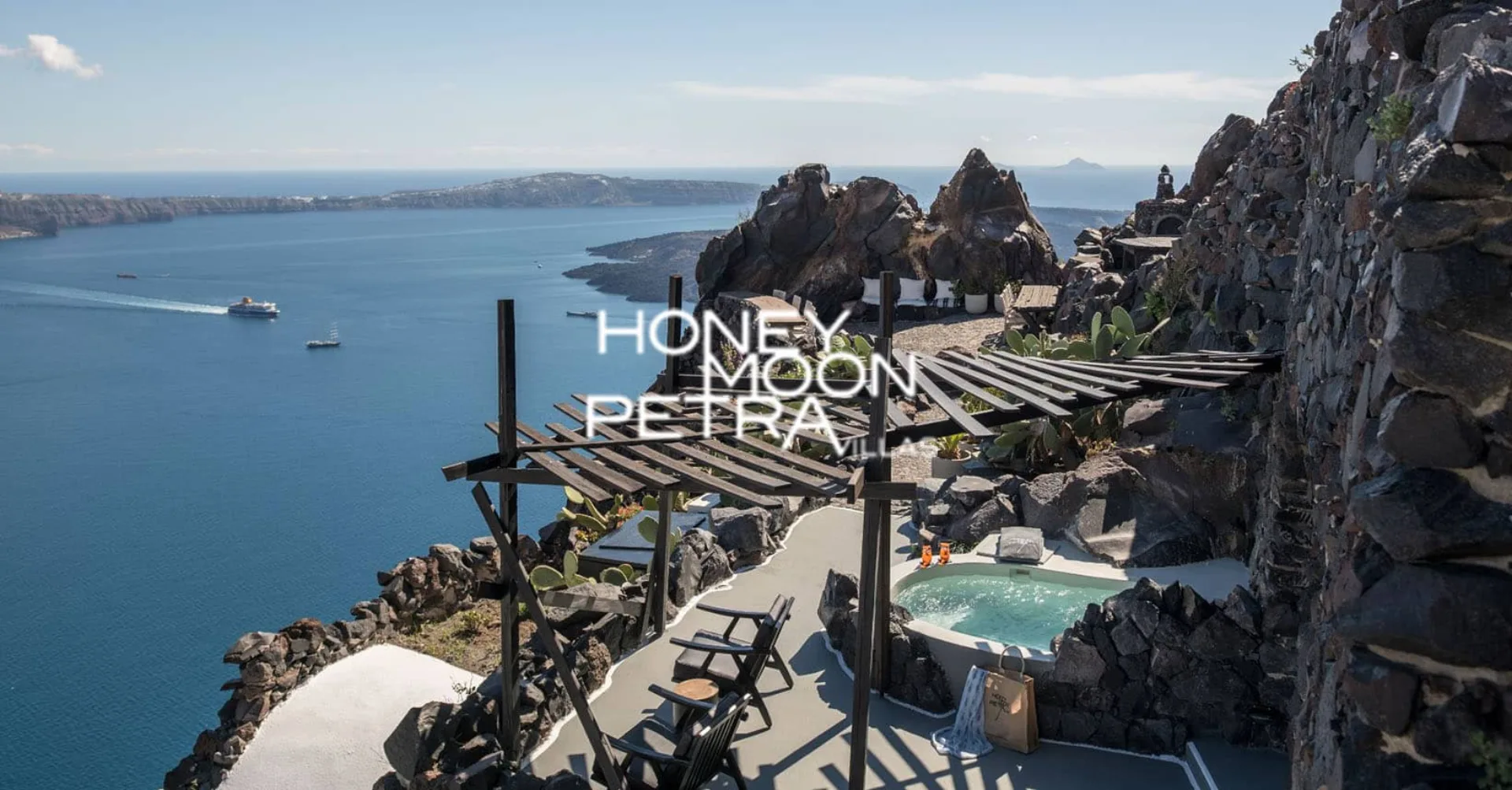Honeymoon Petra Villas, a dog friendly hotel in Imerovigli