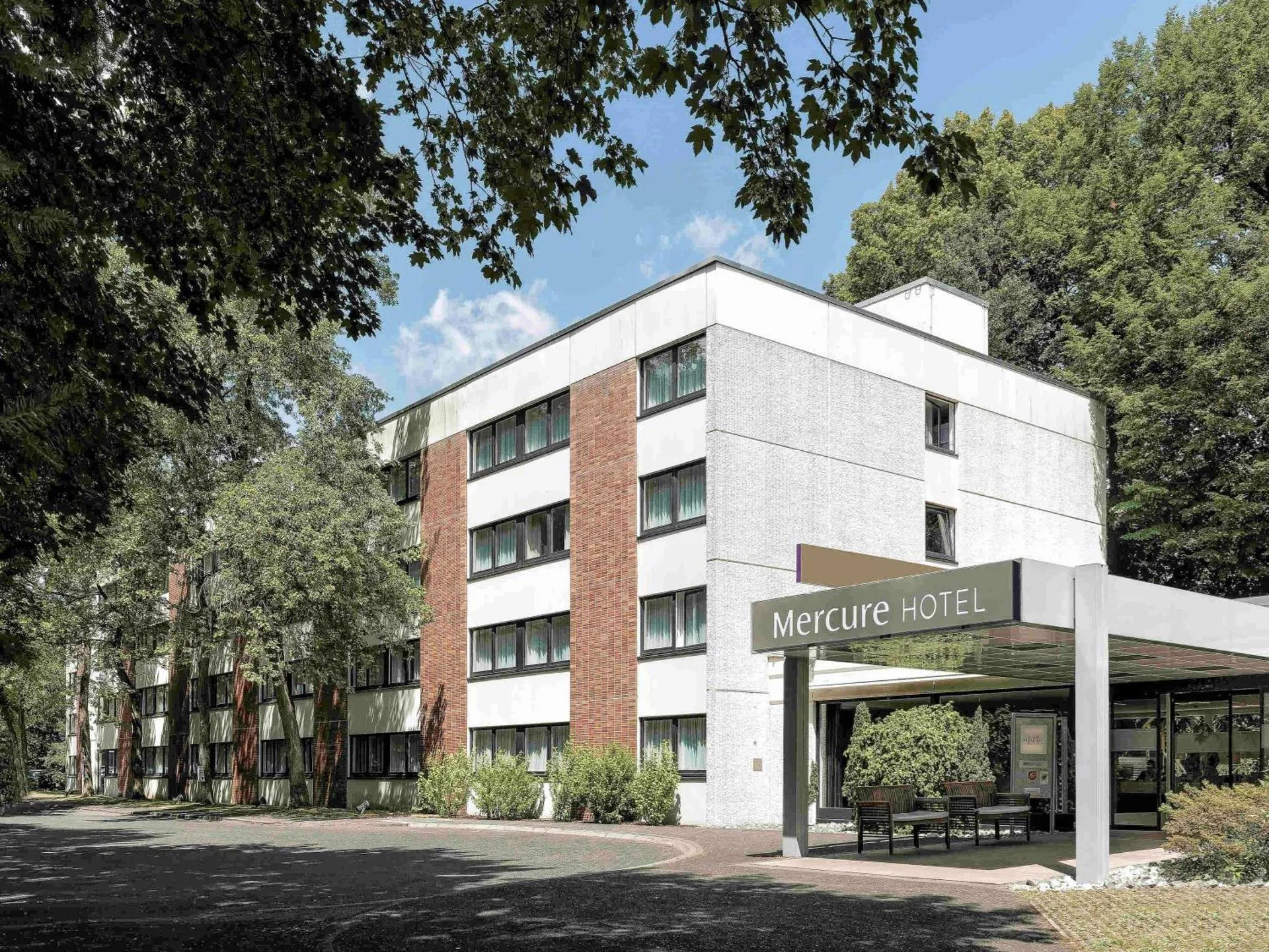 Dog Friendly Hotel $Bielefeld - $Mercure Hotel Bielefeld Johannisberg