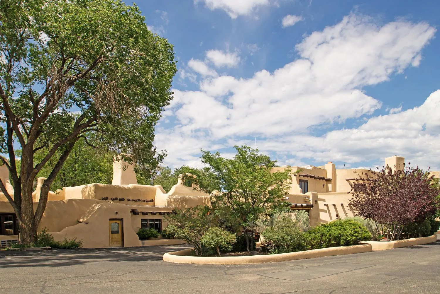 Dog Friendly Hotel $Taos - $Sagebrush Inn & Suites