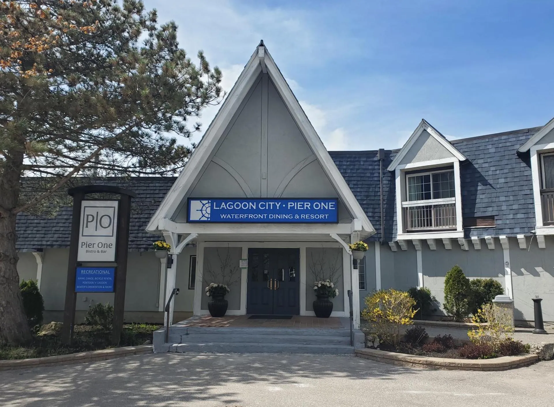 Dog Friendly Hotel $Brechin - $Lagoon City Pier One Resort