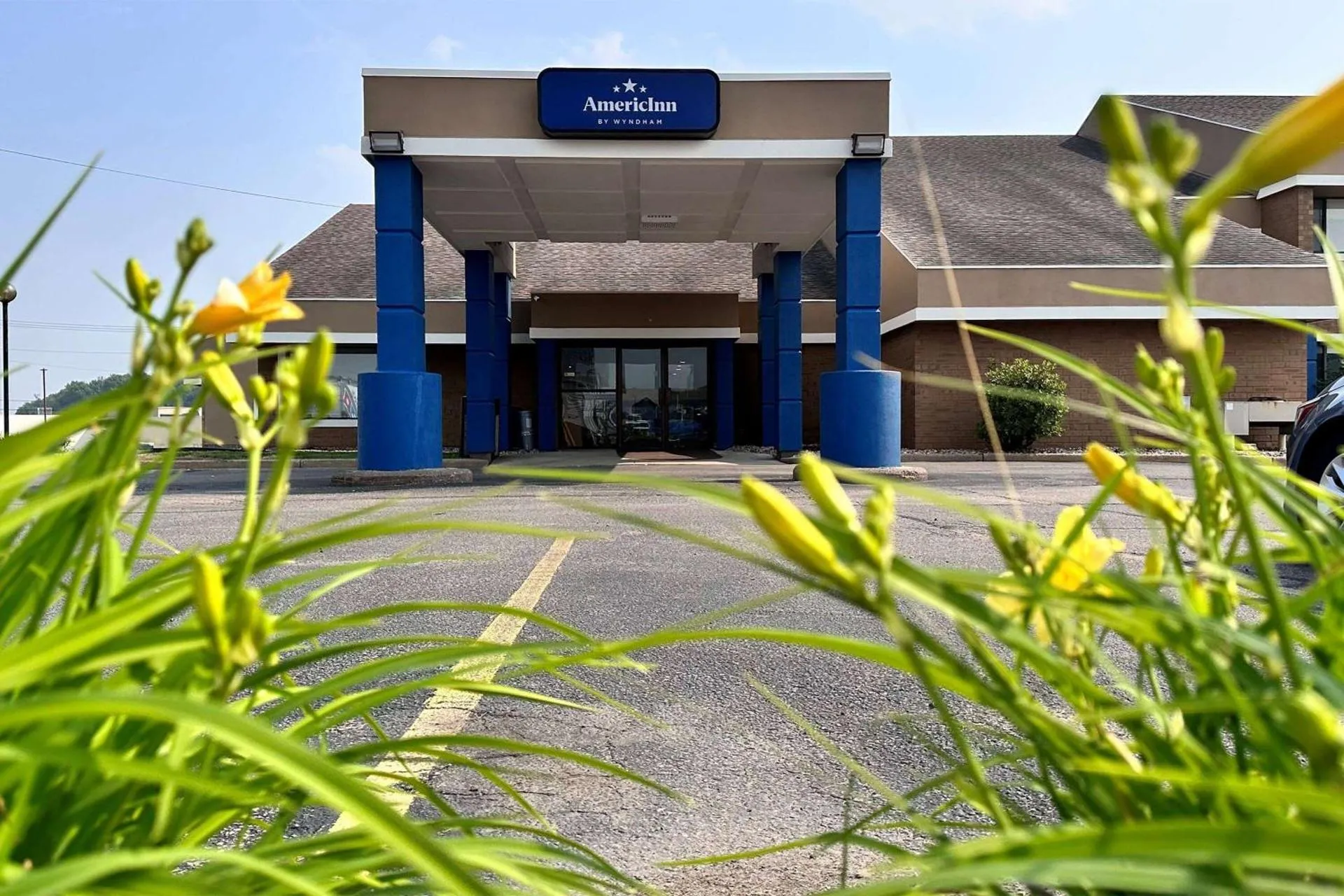 Marshfield Inn & Suites