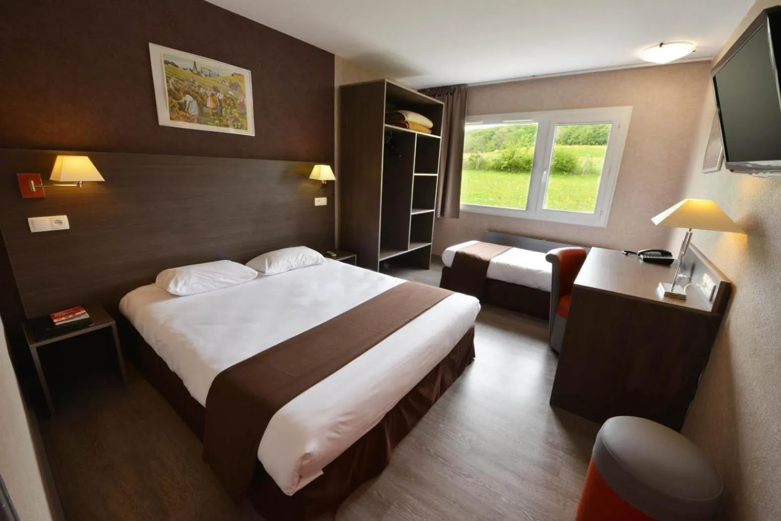 Dog Friendly Hotel $Pouilly-en-Auxois - $Hotel du Val Vert