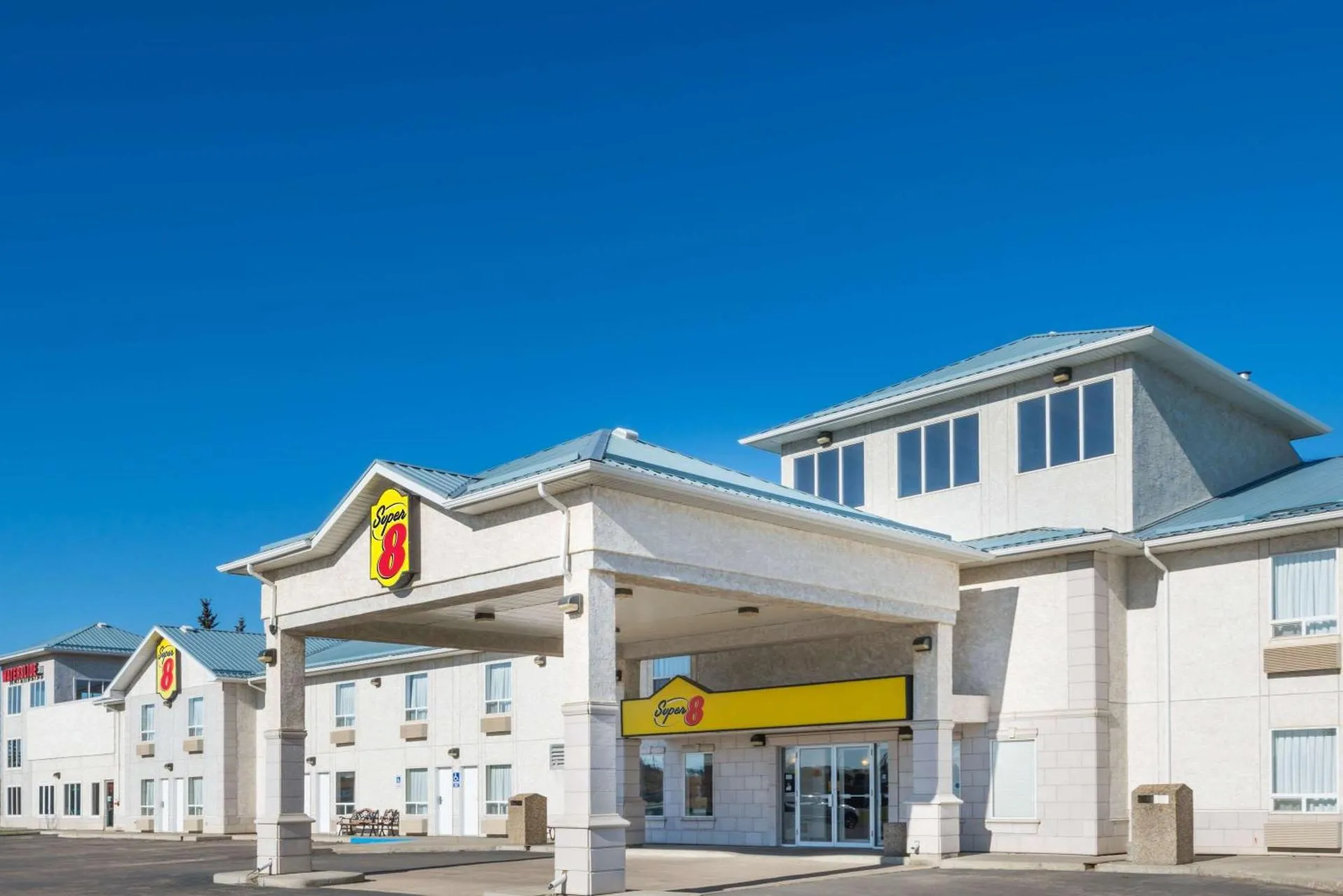 Dog Friendly Hotel $Vermilion - $Super 8 by Wyndham Vermilion AB