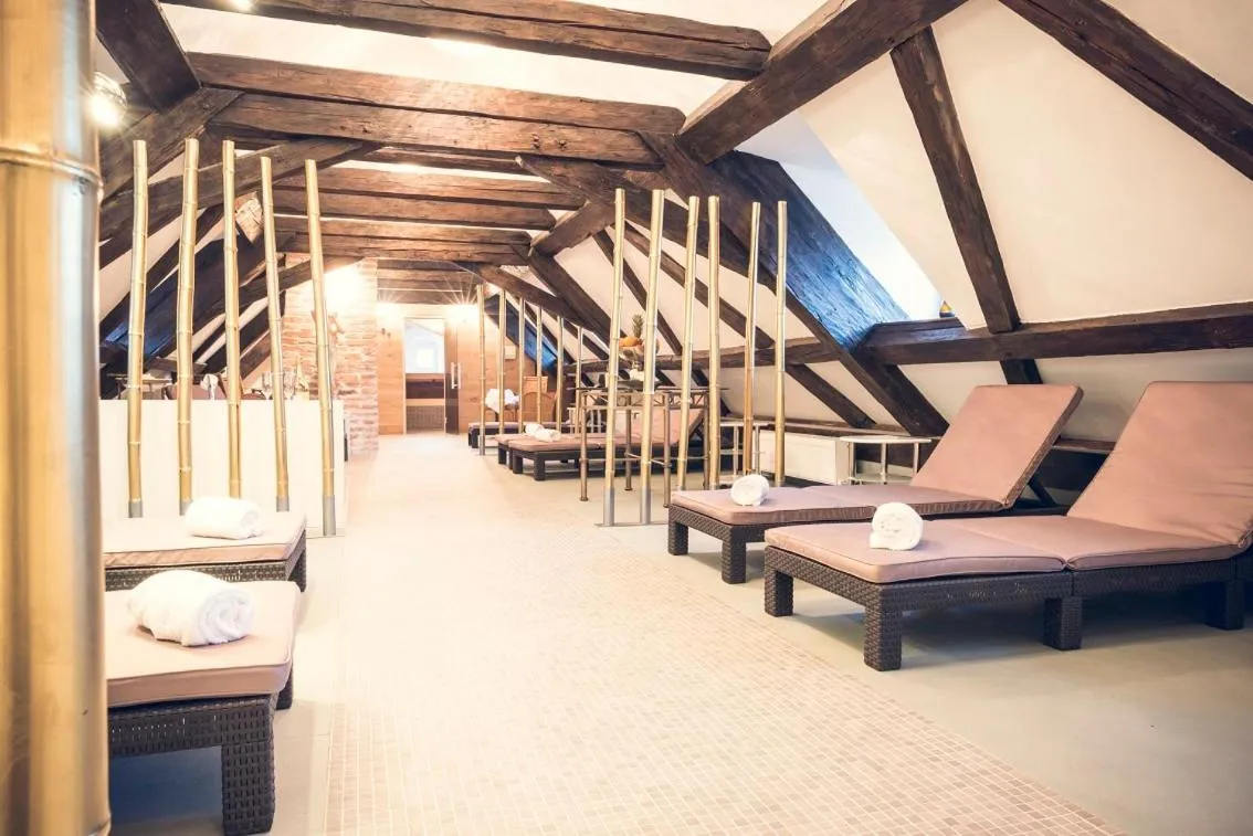 Dog Friendly Hotel $Neufahrn in Niederbayern - $Schlosshotel Neufahrn