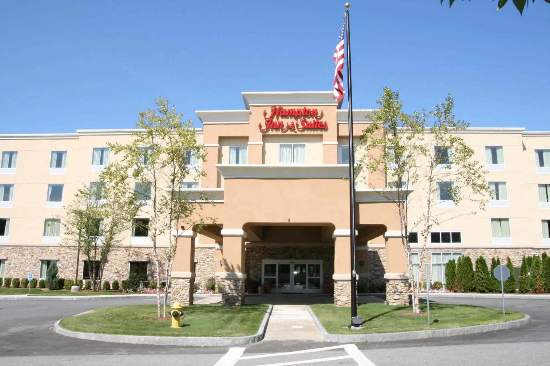 Dog Friendly Hotel $Westford - $Hampton Inn & Suites Westford-Chelmsford