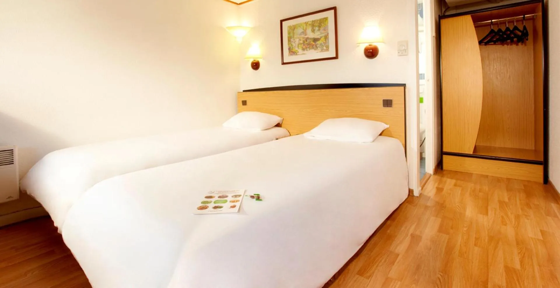 Dog Friendly Hotel $Maubeuge - $Campanile Maubeuge