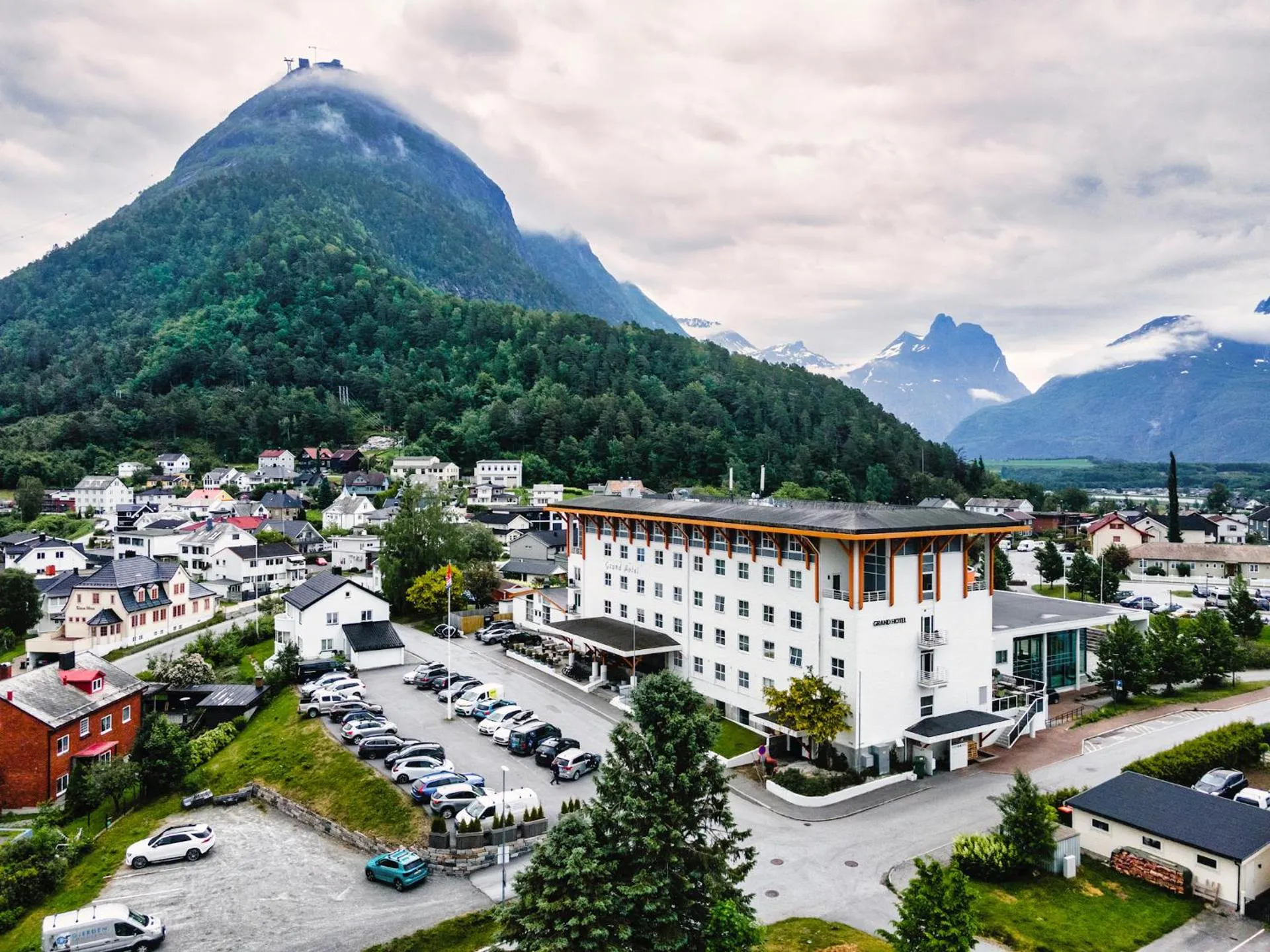 Dog Friendly Hotel $Åndalsnes - $Grand Hotel – by Classic Norway Hotels