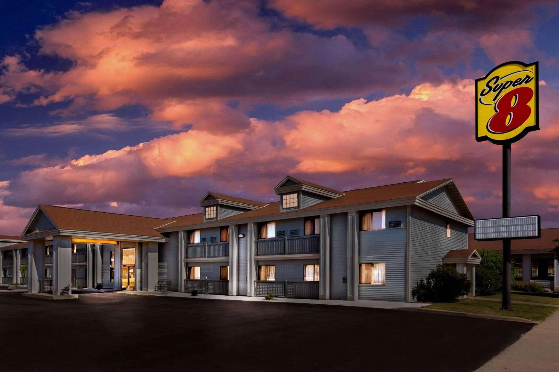 Dog Friendly Hotel $La Crosse - $Super 8 by Wyndham La Crosse