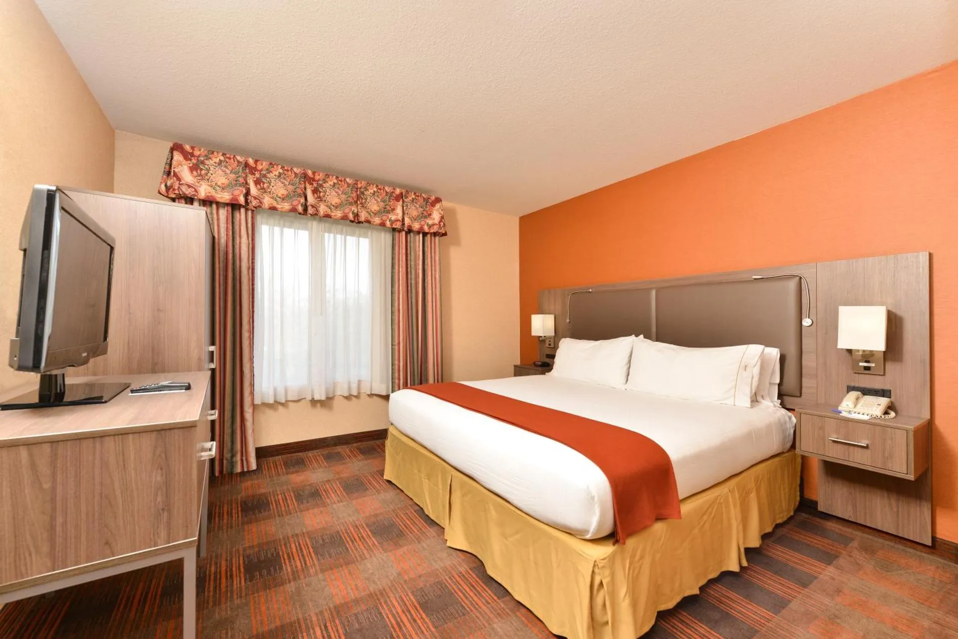 HOLIDAY INN EXPRESS & SUITES ELK GROVE CENTRAL - HWY 99, an IHG Hotel