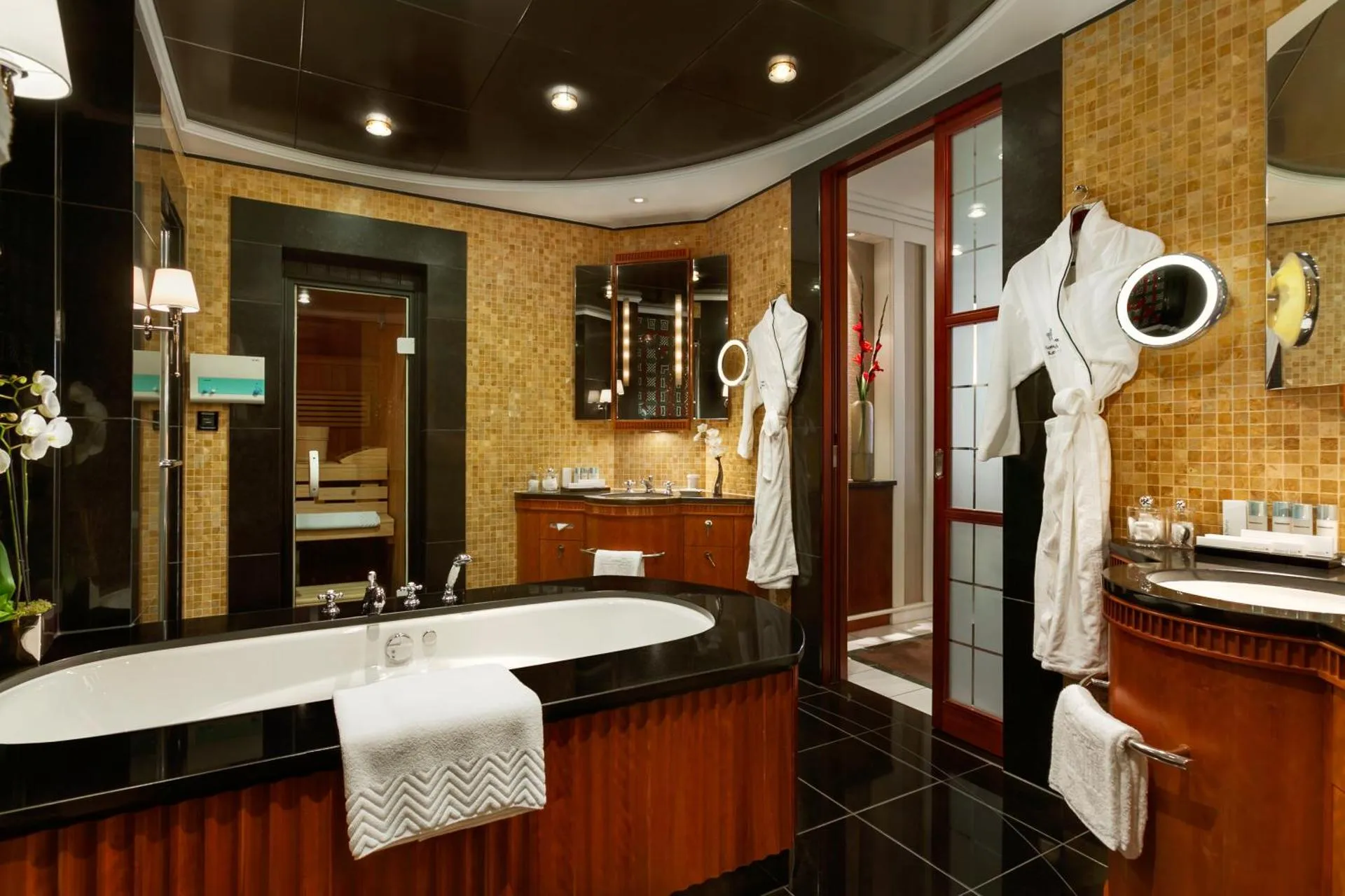 Dog Friendly Hotel $Berlin - $Hotel Adlon Kempinski Berlin
