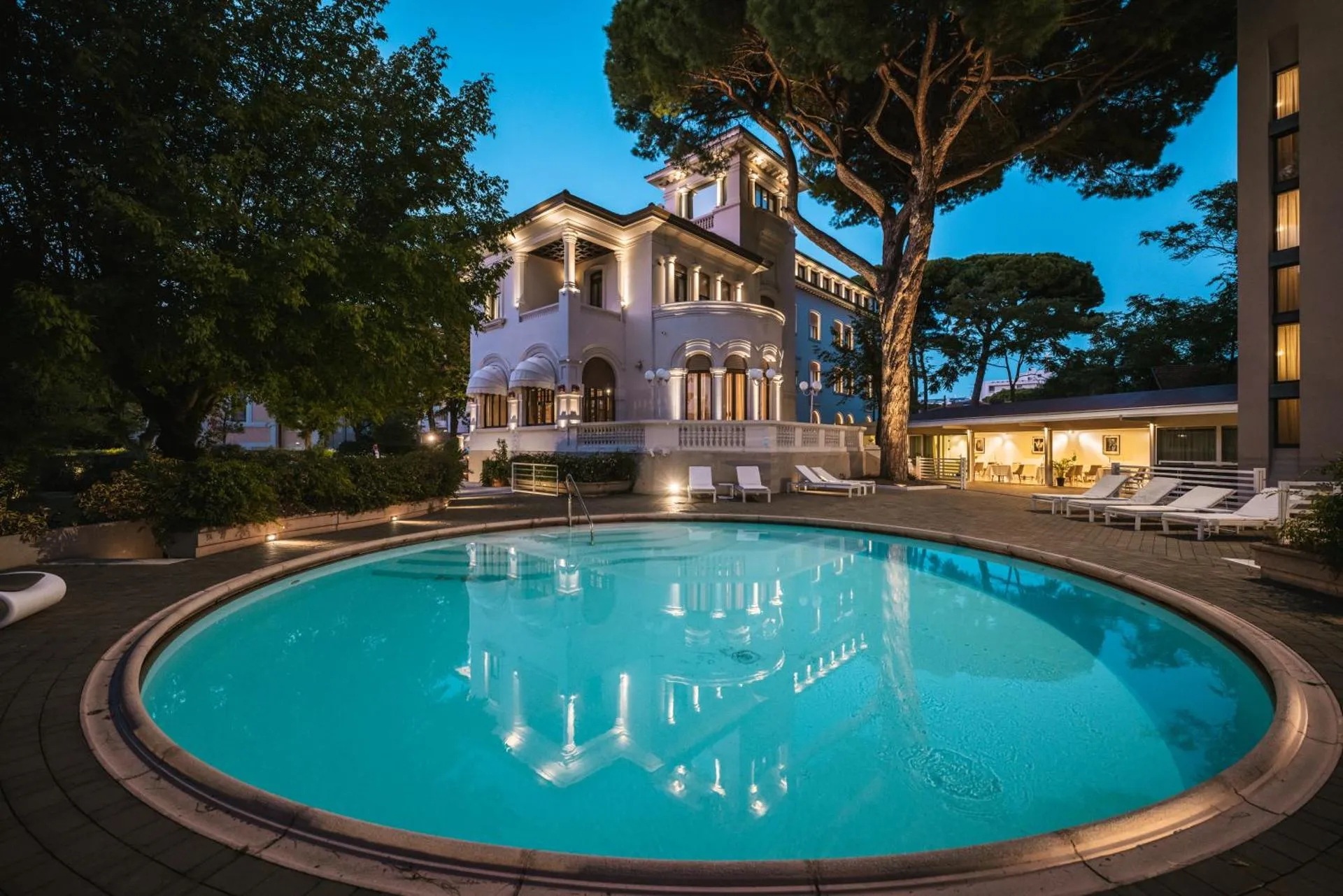 Dog Friendly Hotel $Riccione - $Hotel De La Ville
