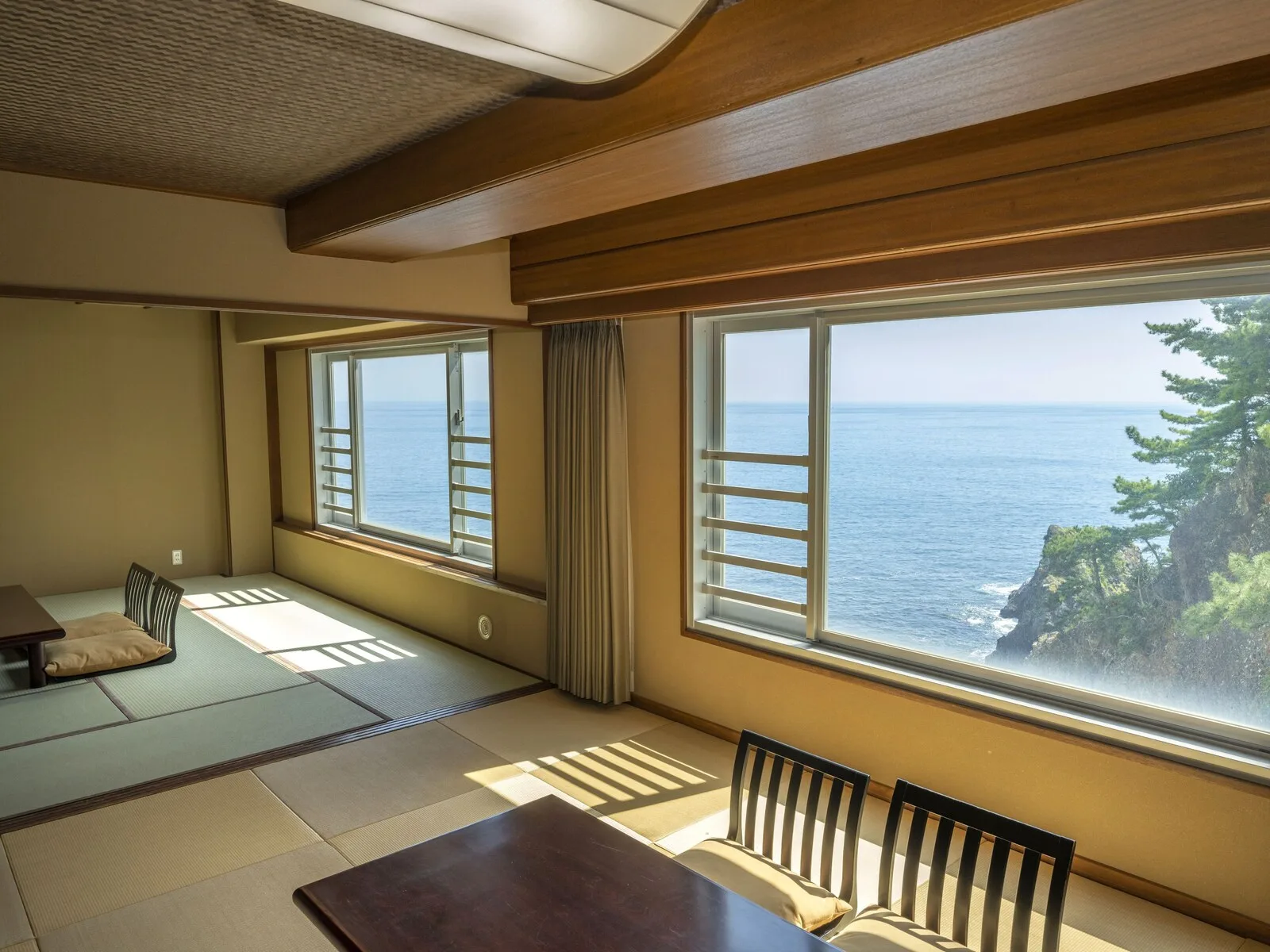 Hotel New Akao interior