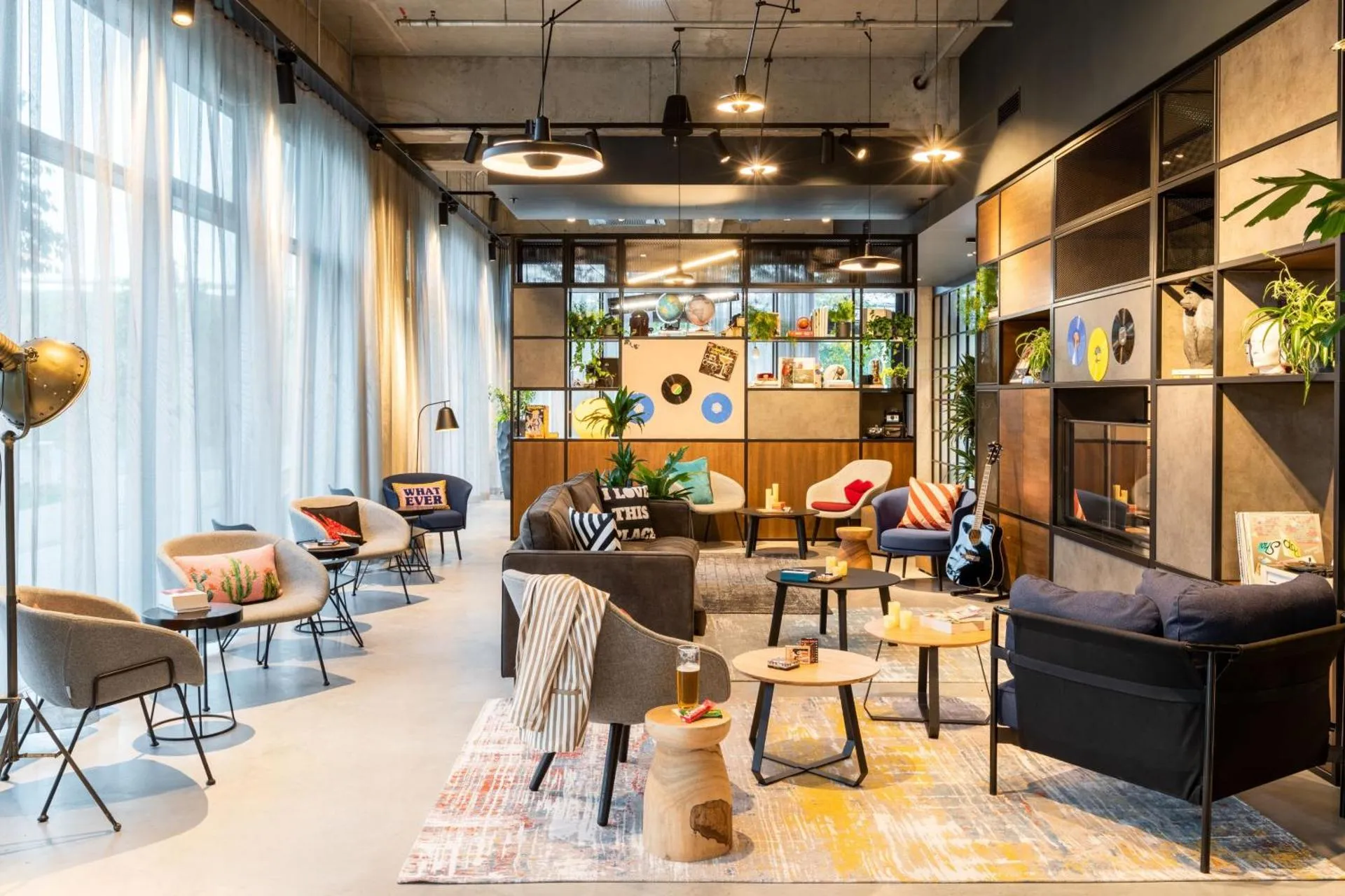 Dog Friendly Hotel $Schönefeld - $Moxy Berlin Airport