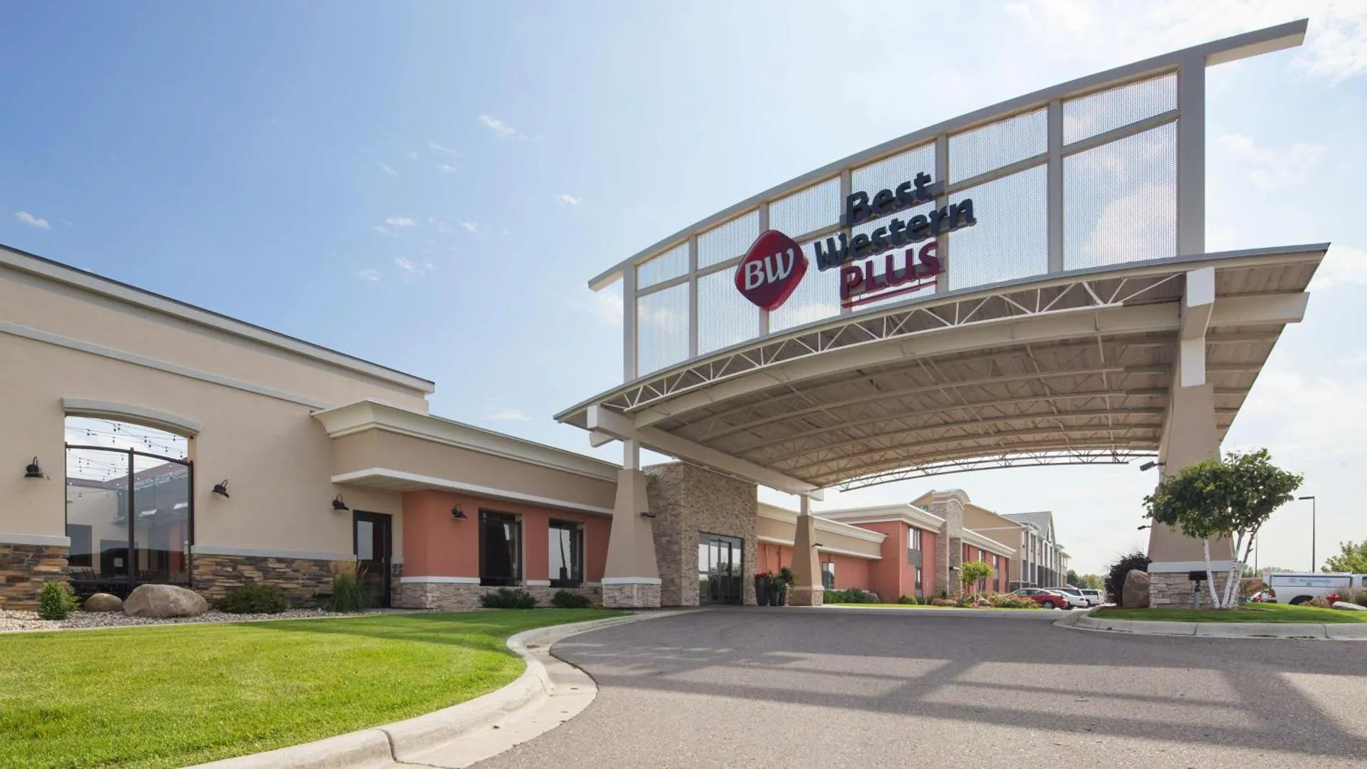 Dog Friendly Hotel $Willmar - $Best Western Plus Willmar