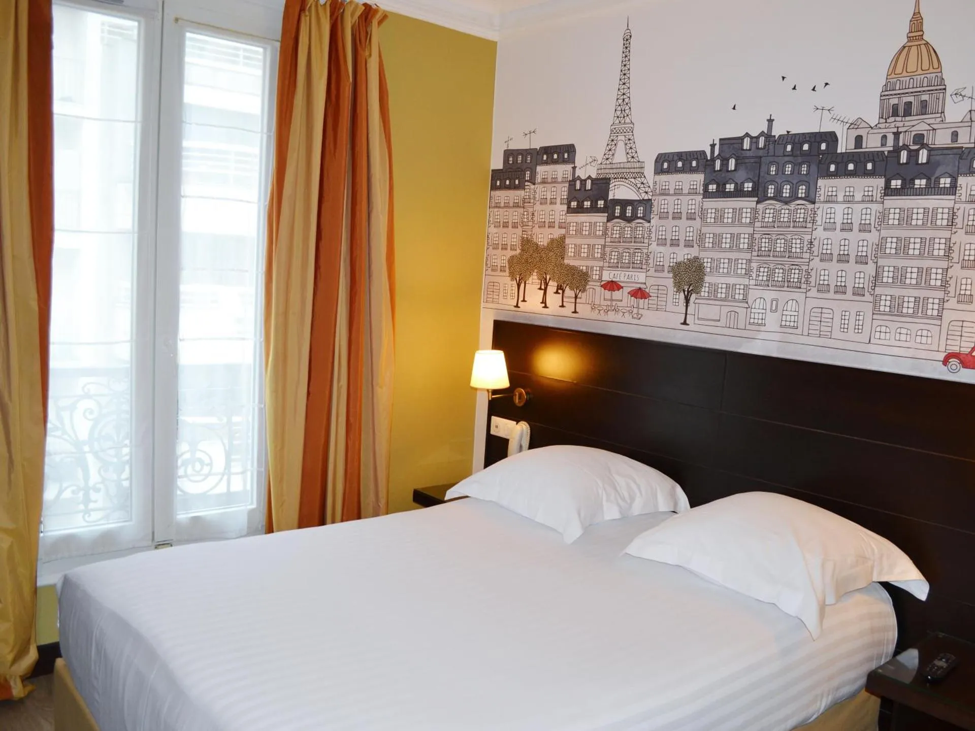 Dog Friendly Hotel $Paris - $Hôtel de l'Exposition - Tour Eiffel