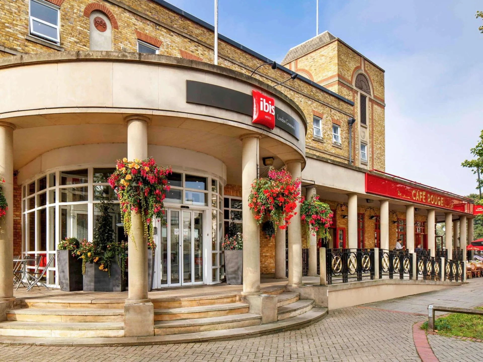 Dog Friendly Hotel $London - $ibis London Greenwich