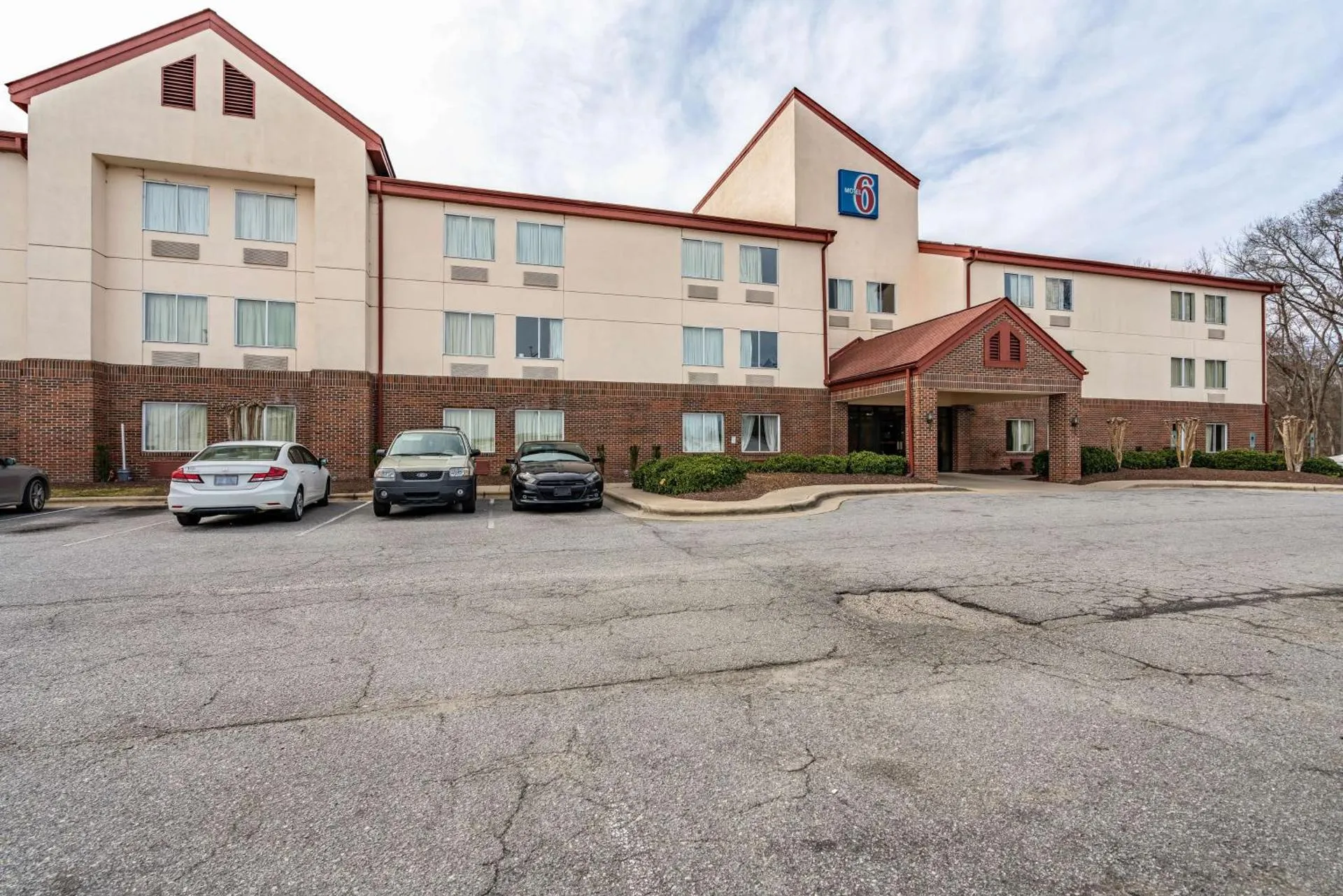 Dog Friendly Hotel $Rocky Mount - $Motel 6-Rocky Mount, NC
