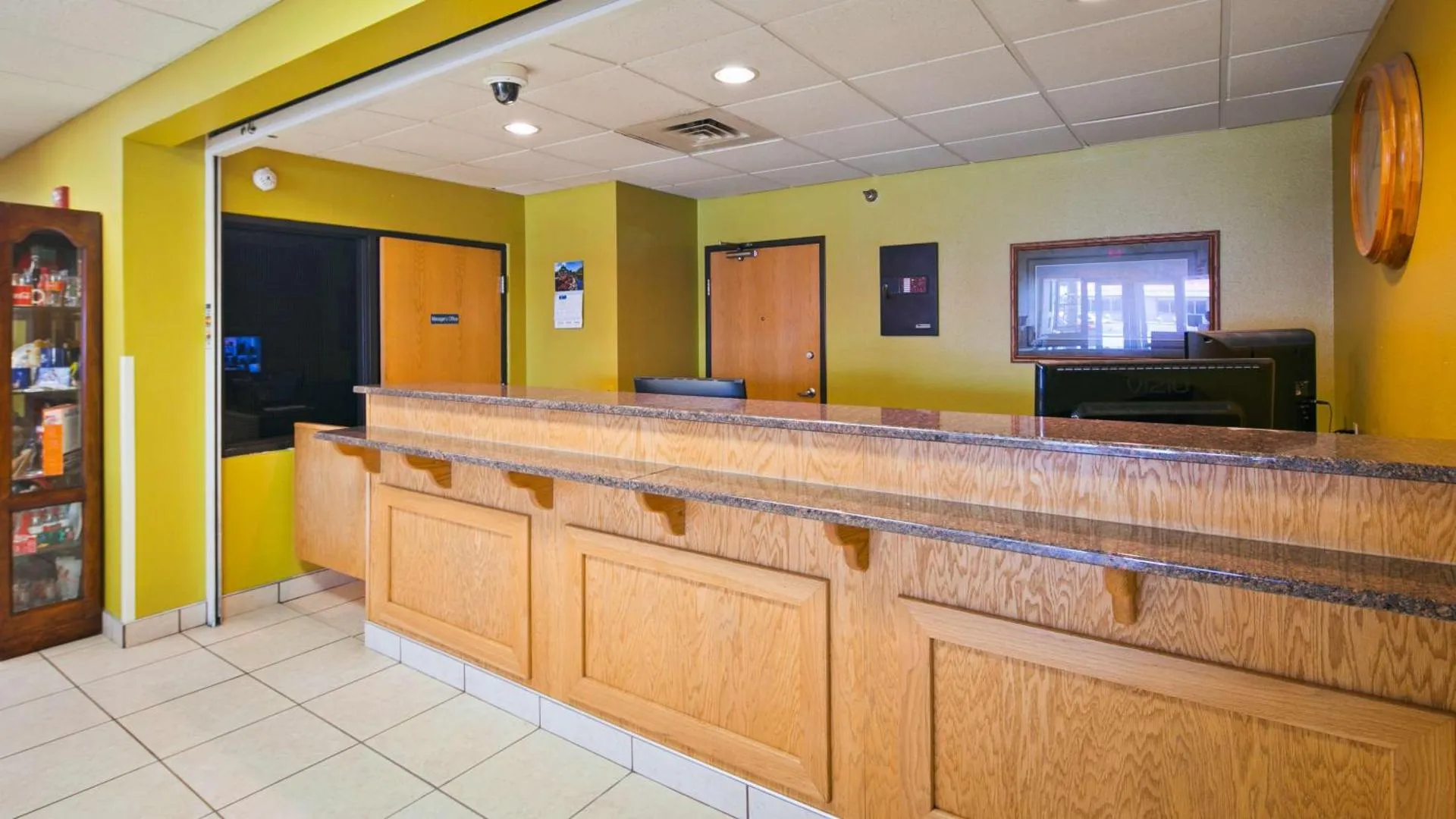 Dog Friendly Hotel $Huron - $Best Western Of Huron