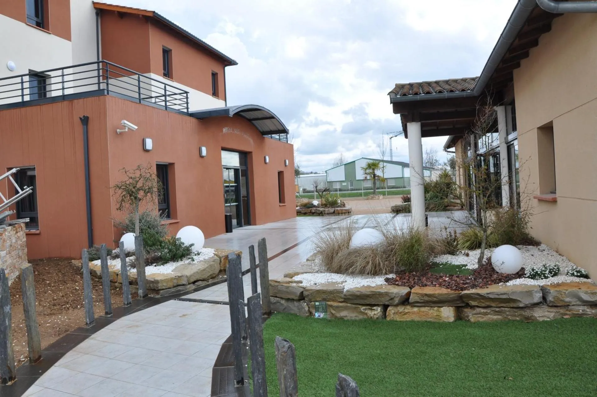 Dog Friendly Hotel $Nègrepelisse - $The Originals City, Hôtel des Arts, Montauban (Inter-Hotel)