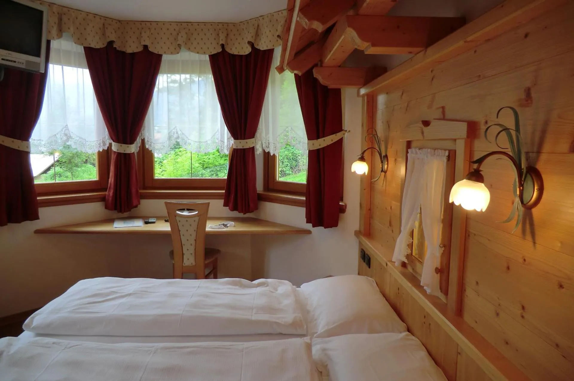 Dog Friendly Hotel $Bocenago - $Albergo Garnì Costa Verde