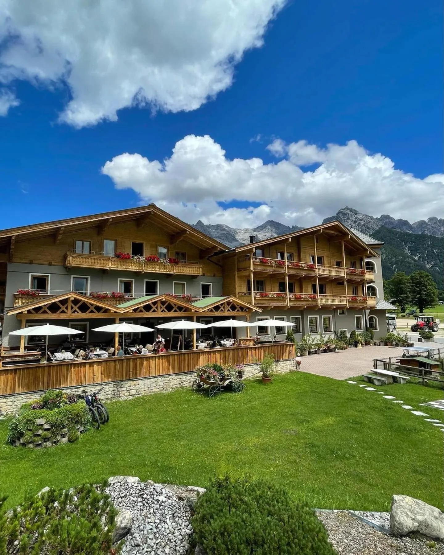 Dog Friendly Hotel $Sankt Ulrich am Pillersee - $Landhotel Strasserwirt