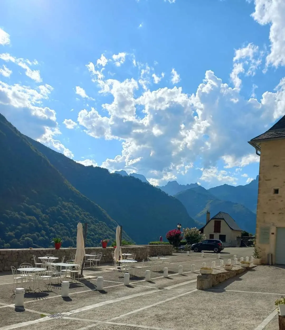 Dog Friendly Hotel $Cette-Eygun - $Château d'Arance