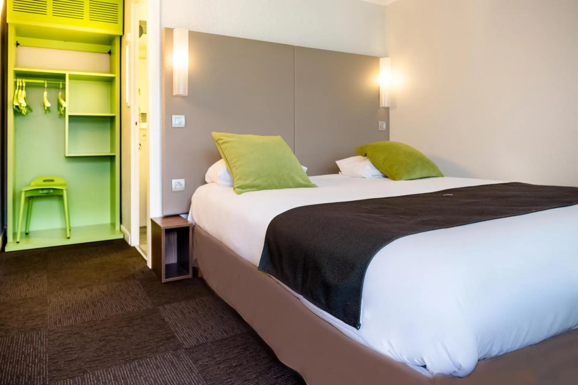 Hotel inn Design Laval ex Campanile