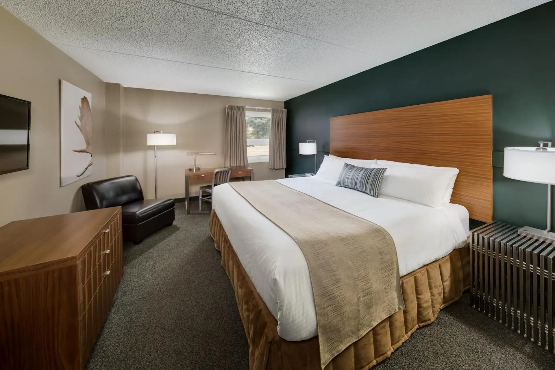 Dog Friendly Hotel $Moose Jaw - $Heritage Inn Hotel & Convention Centre - Moose Jaw