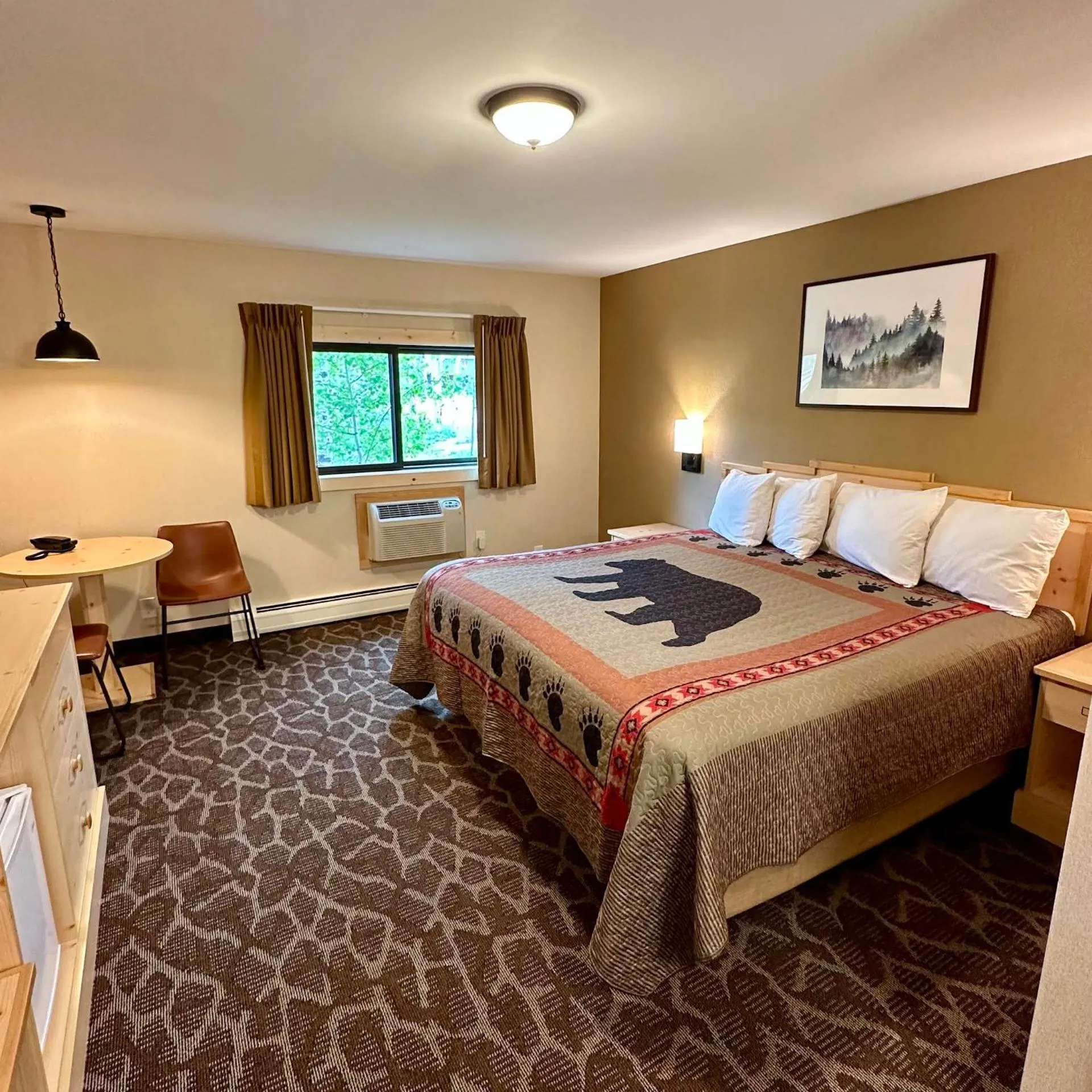 Dog Friendly Hotel $Grand Lake - $Spirit Lake Lodge