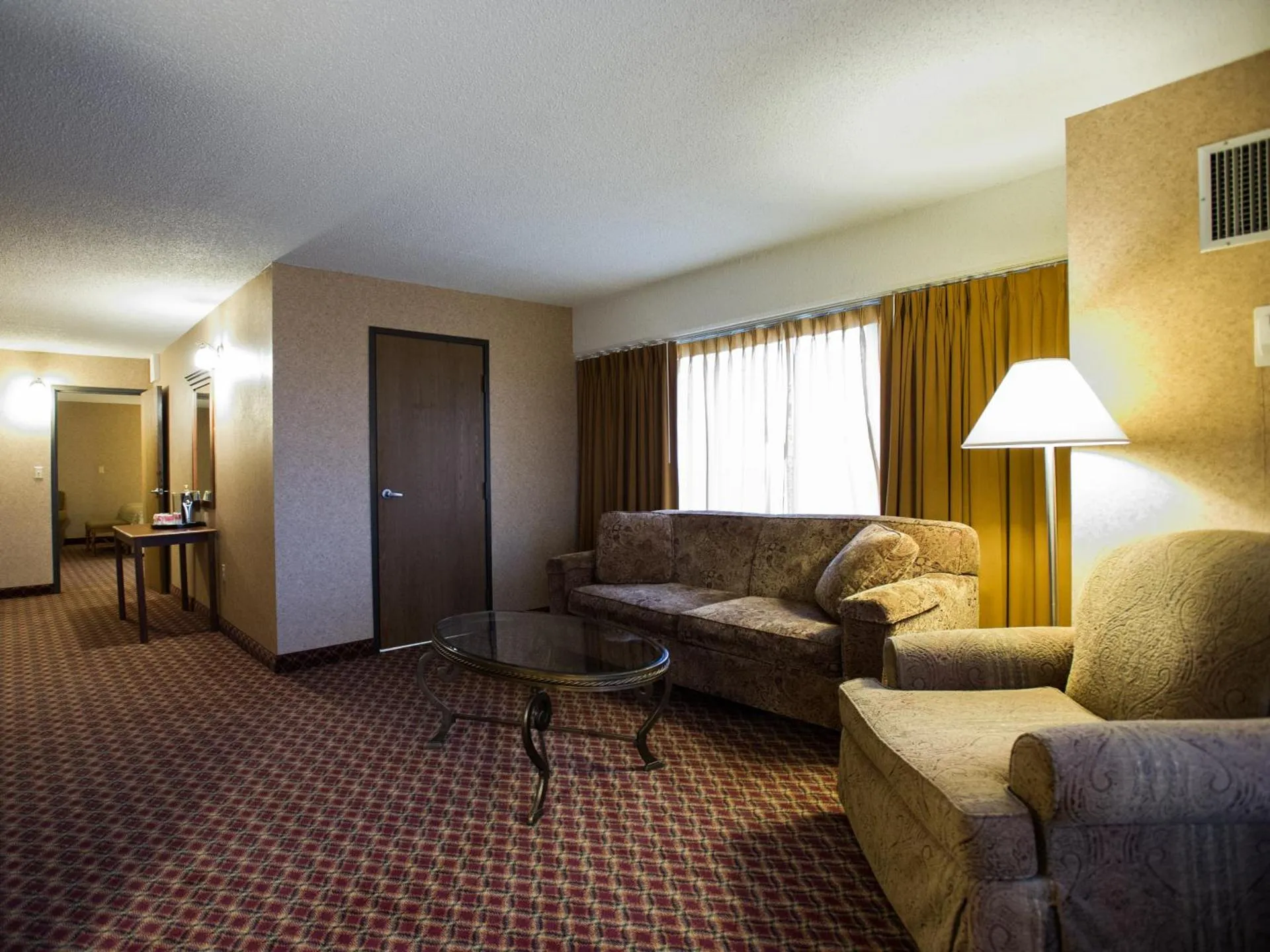 Ramada by Wyndham Topeka Downtown Hotel & Convention Center