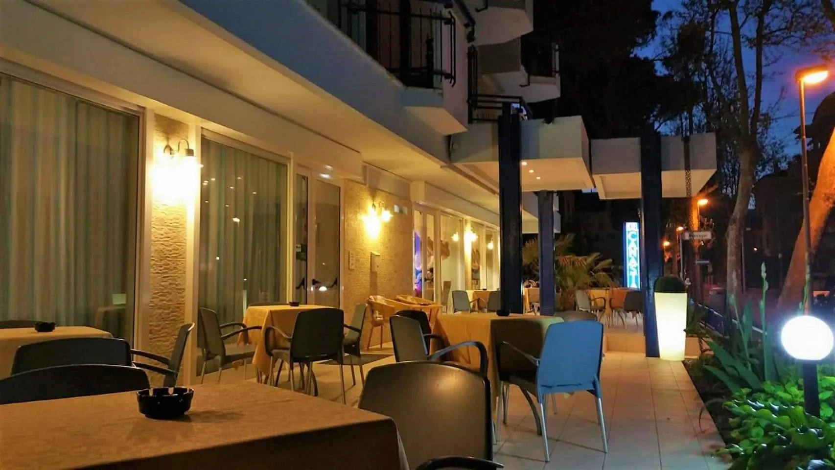 Hotel Canasta