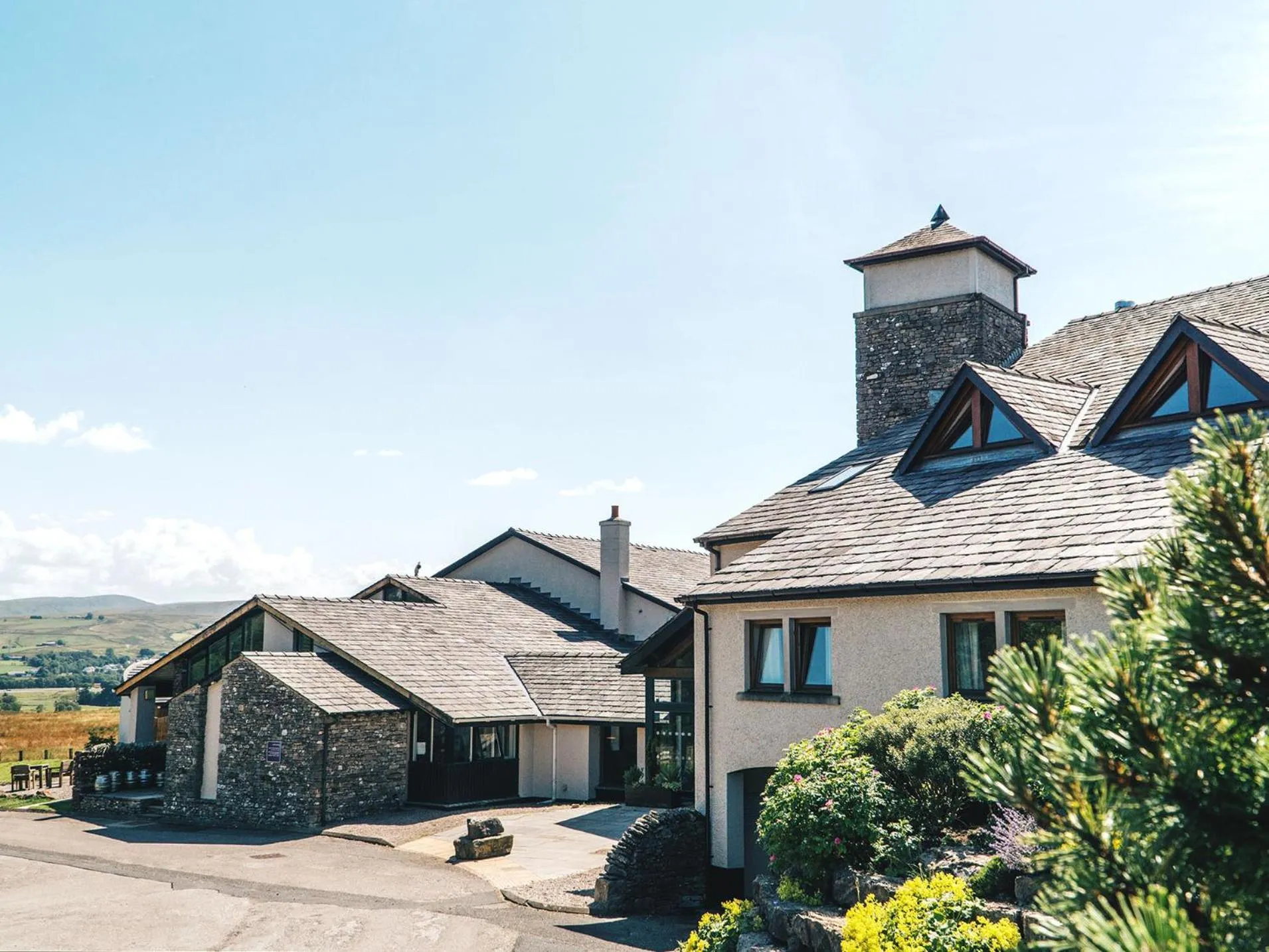 Dog Friendly Hotel $Tebay - $Westmorland Hotel Tebay