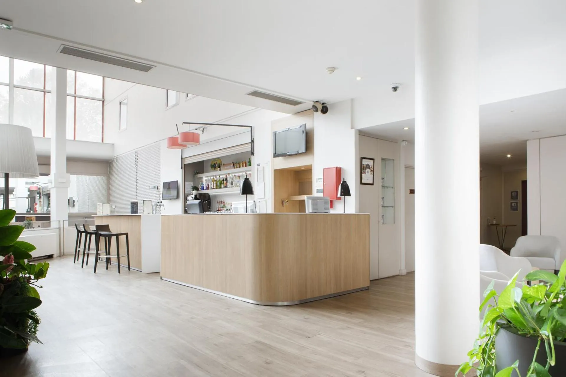 Dog Friendly Hotel $Saint-Maurice - $Kyriad Paris Est - Bois de Vincennes