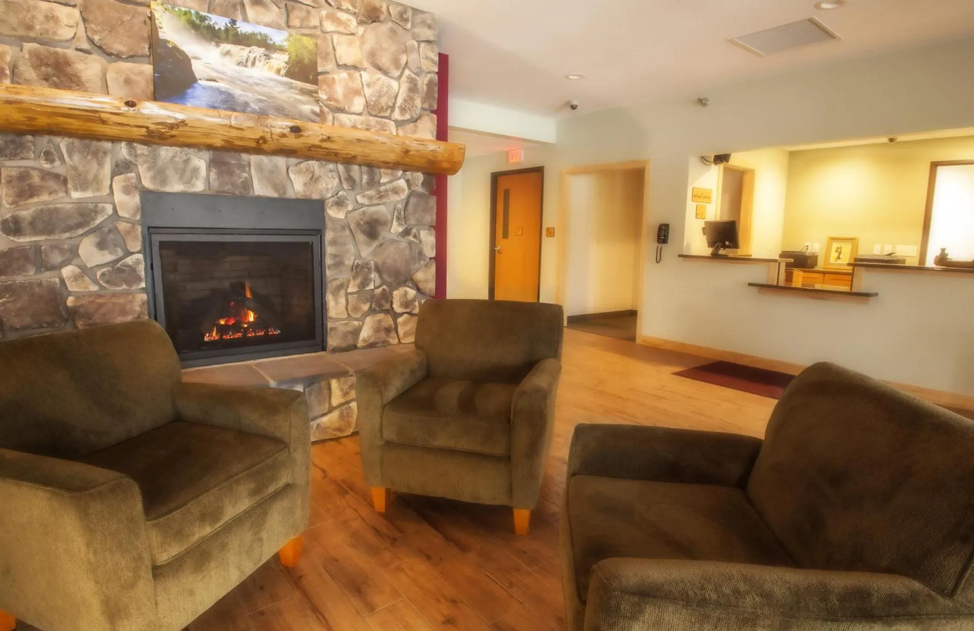 Dog Friendly Hotel $Babbitt - $Junction Inn Suites & Conference Center