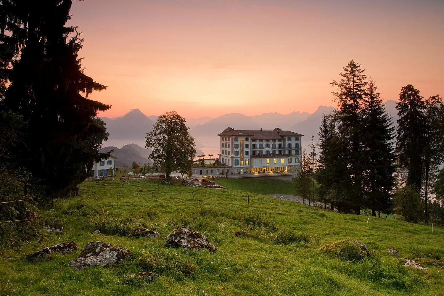 Dog Friendly Hotel $Ennetbürgen - $Hotel Villa Honegg
