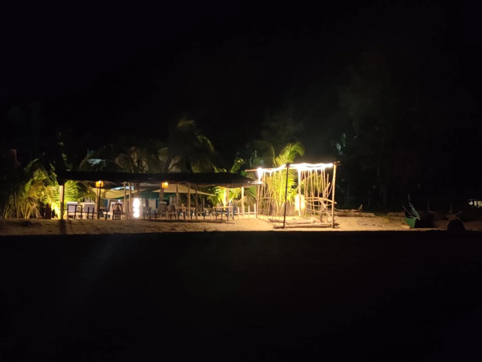 Tune of Ocean Beach front rooms and cafe