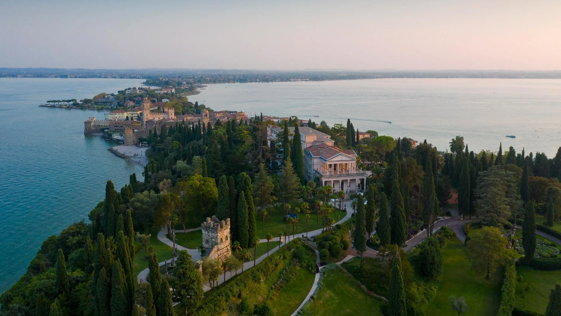 Villa Cortine Palace Hotel interior