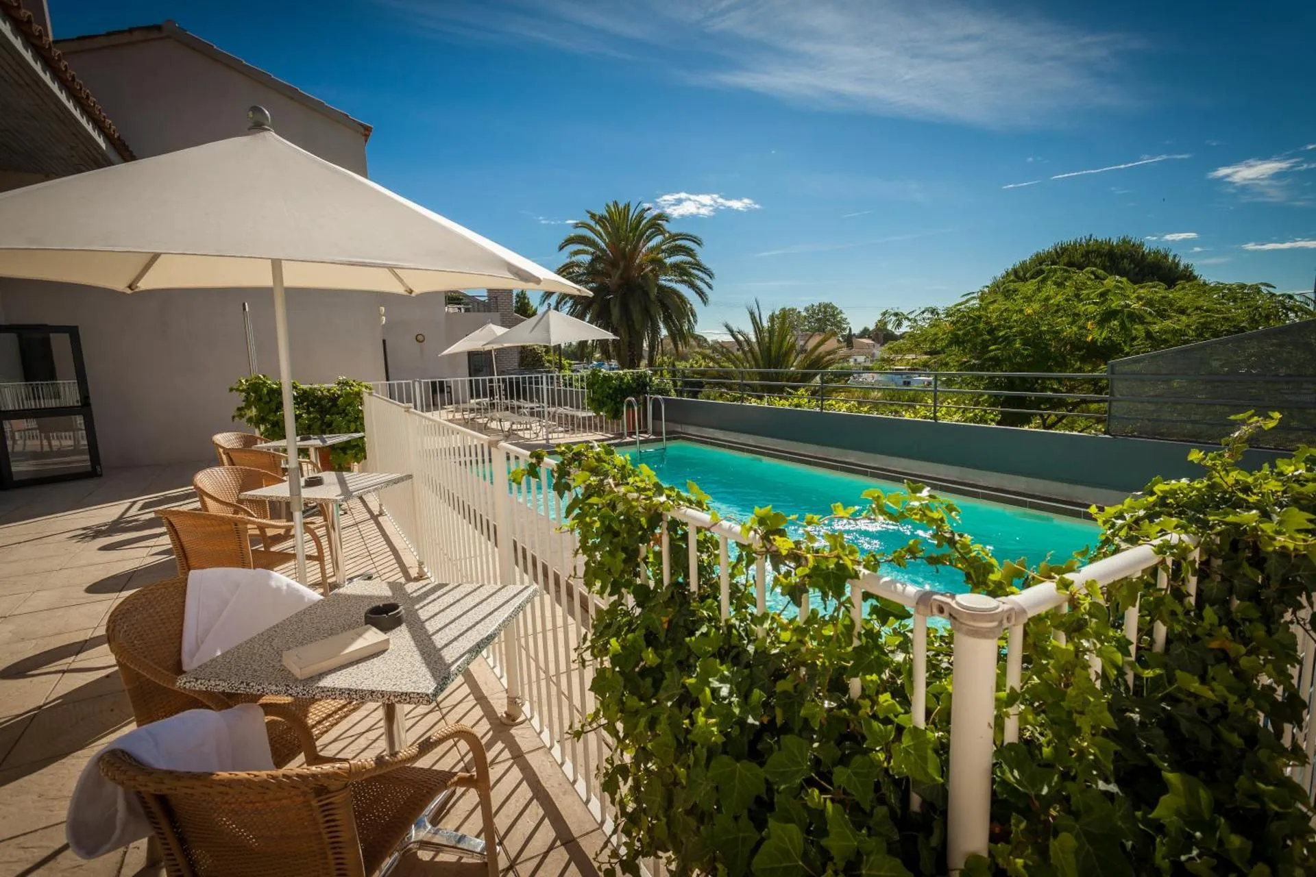 Dog Friendly Hotel $Aigues-Mortes - $Hotel Canal Aigues Mortes