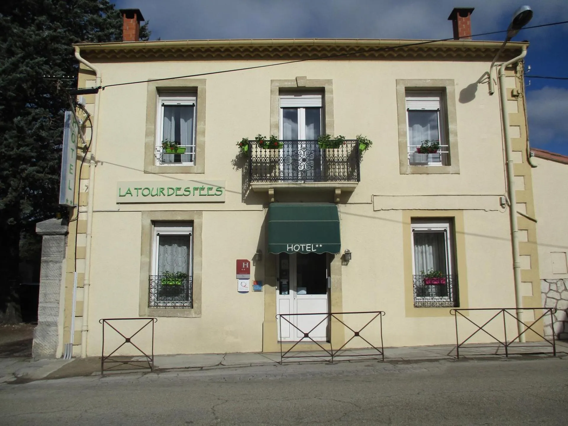 hôtel la tour des fées